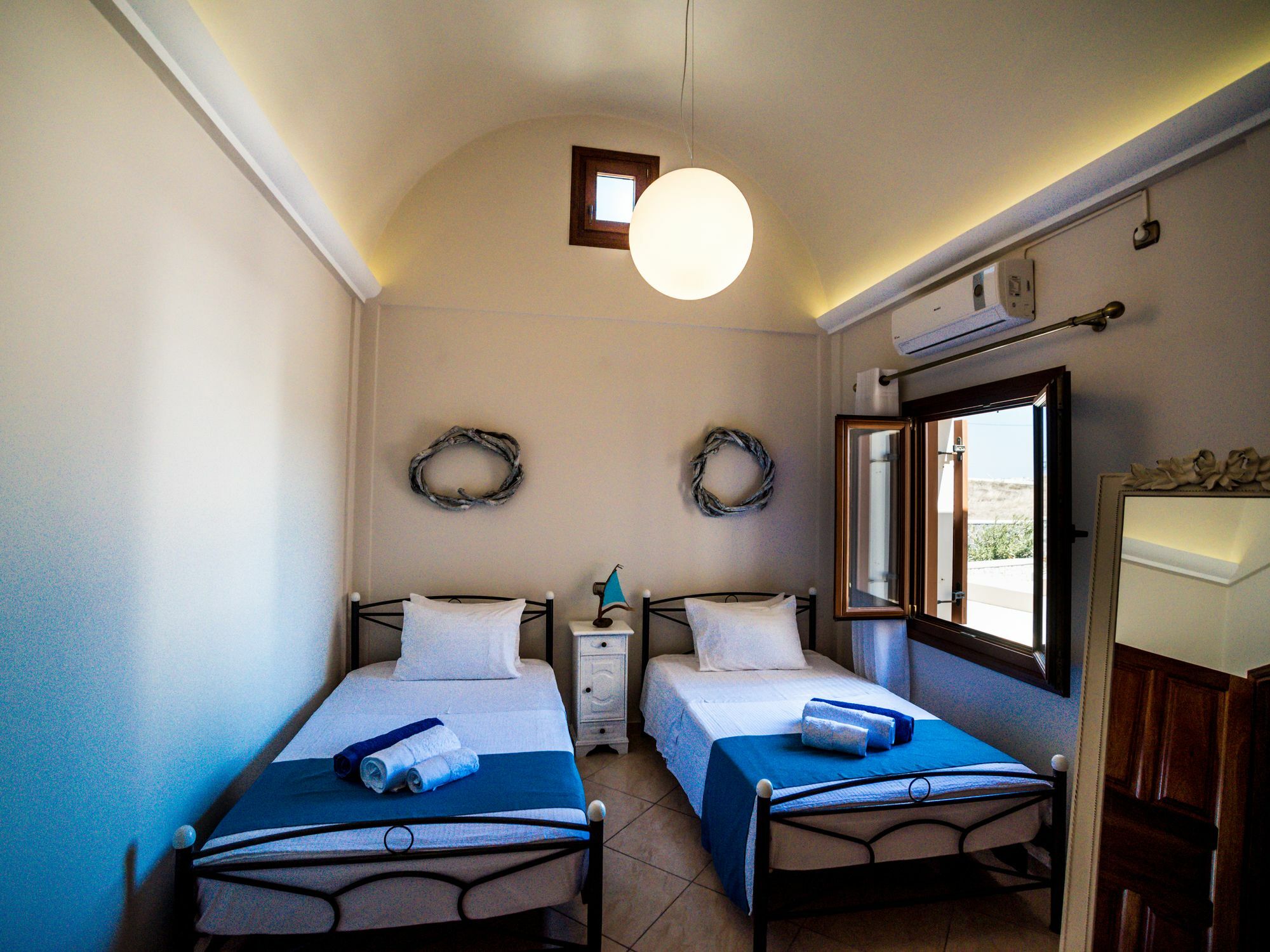 Vineyard Exclusive Suites Akrotírion Zewnętrze zdjęcie